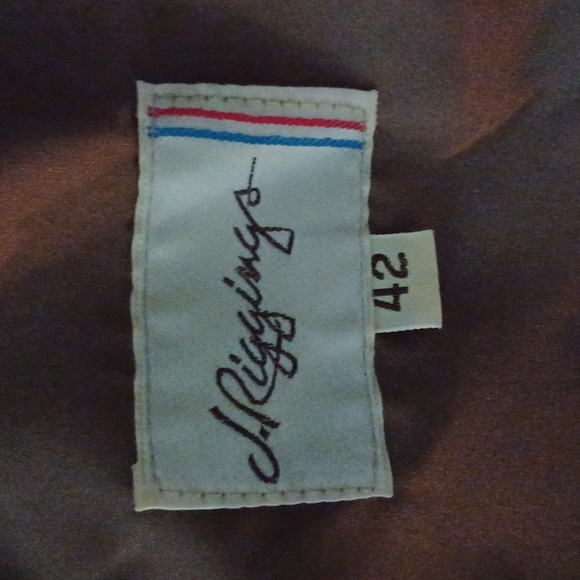 Elegant Tan Double-Breasted Trench Coat - Picture 2 of 12